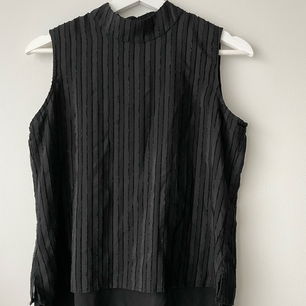 Beautiful XS CALVIN KLEIN TOP NWT